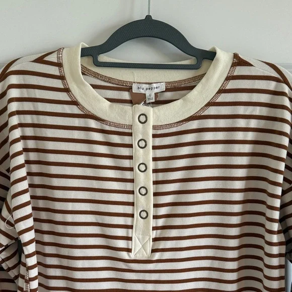 NWT Blu Pepper Striped Henley Top in Cream and Brown Large - Picture 3 of 9